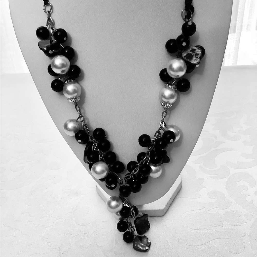 Black beaded necklace with Pearls and Abalone